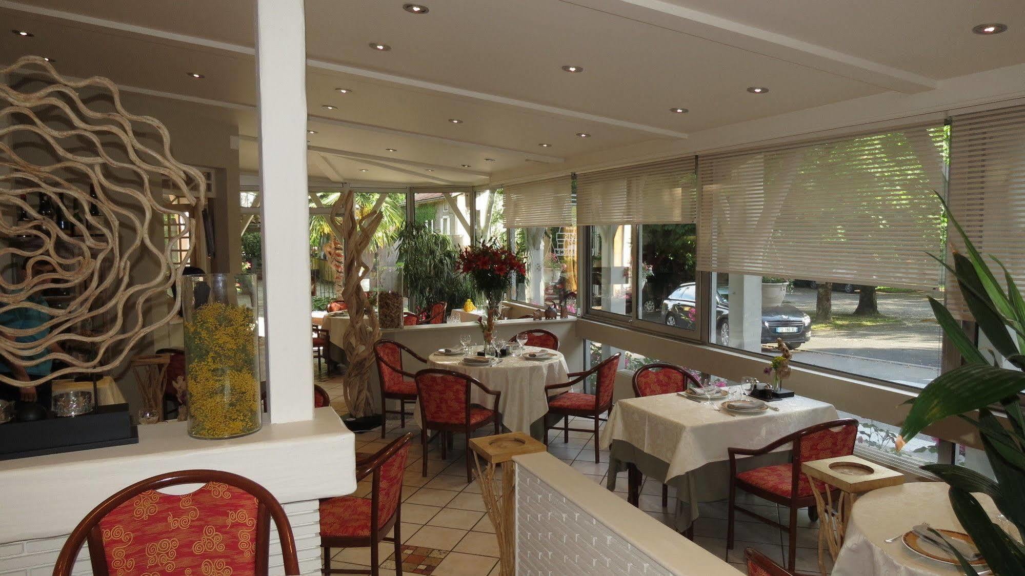 Logis Hotel Restaurant Chez Nous Sainte-Croix  Exteriér fotografie